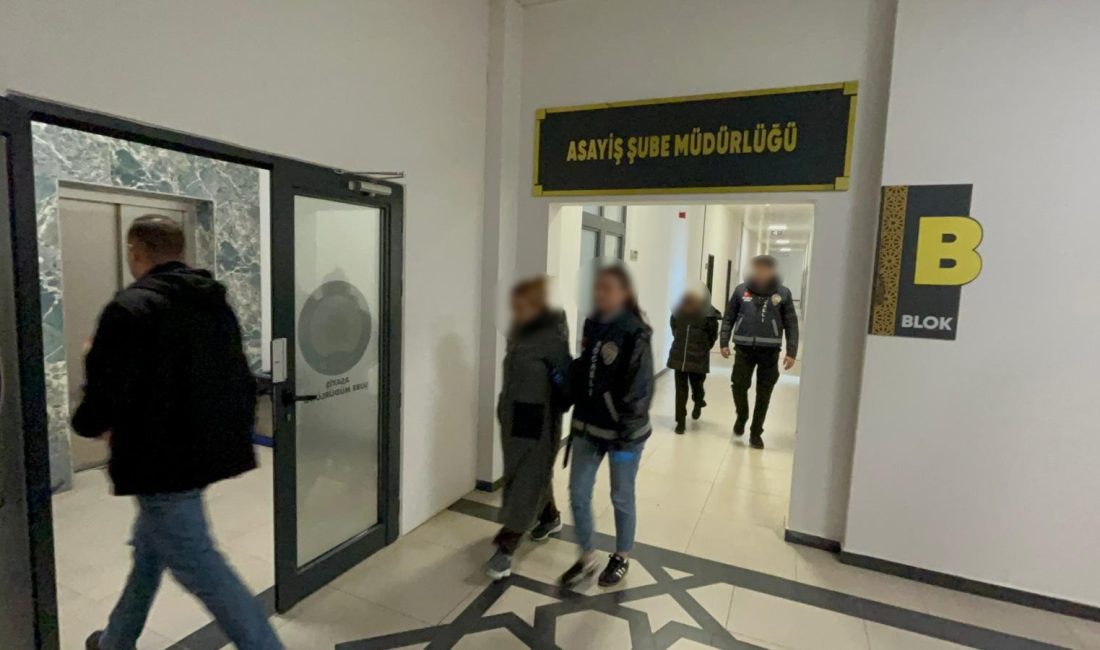 Kocaeli'nin Gebze ilçesinde bir evden 70 bin lira değerinde ziynet