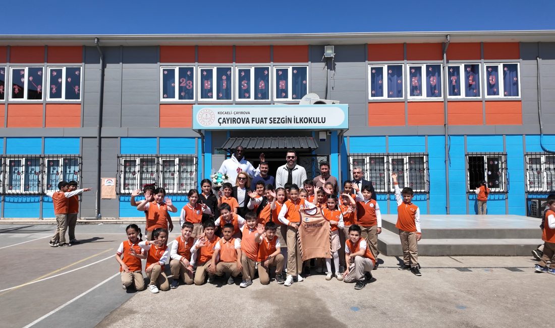 Çayırova Belediyesi Basketbol Takımı’nın yıldız basketbolcuları Hakan Yapar ve Nysier
