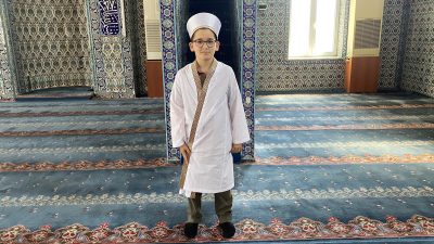 Kocaeli'de 9 yaşındaki Erdem Demirkır, 3 bin kişinin katıldığı cemaatte