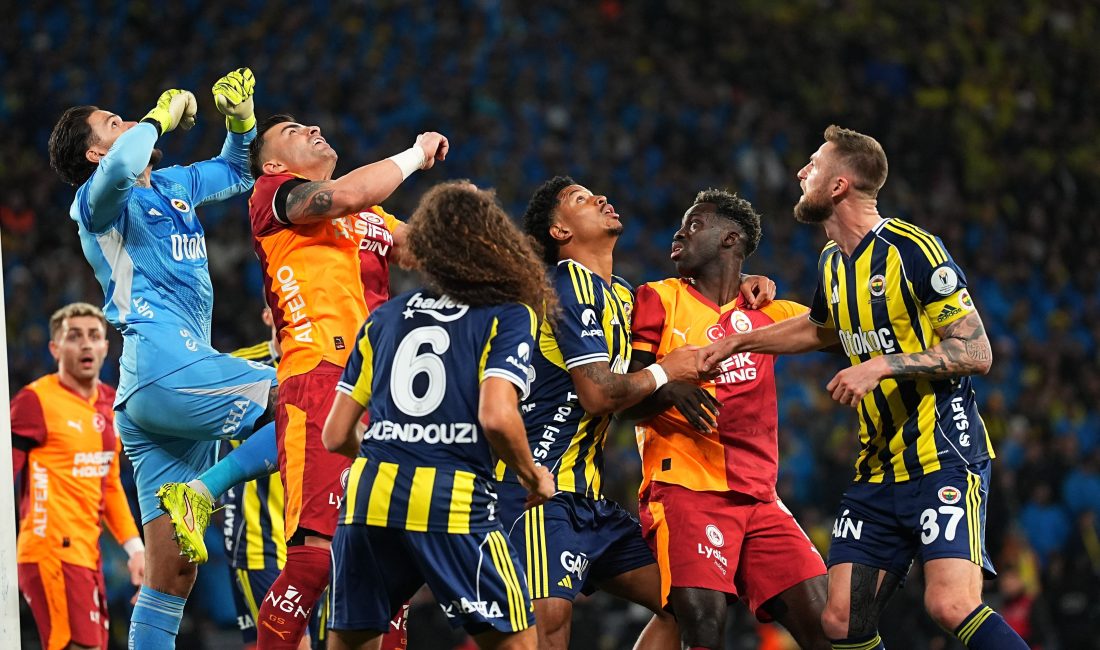 Galatasaray ile Fenerbahçe yarın oynanacak derbiyle 406. kez rakip olacak.