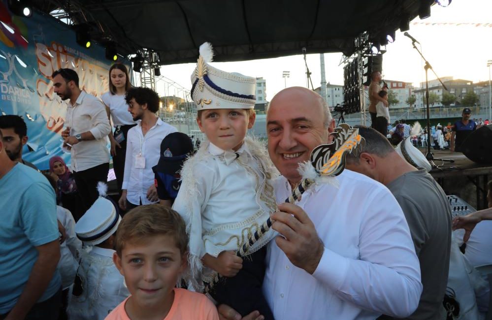 Darıca Belediyesi tarafından her yıl geleneksel olarak düzenlenen sünnet şöleni