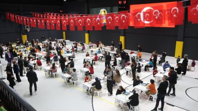 Çayırova'da düzenlenen 7. Akıl ve Zeka Oyunları Turnuvası başladı.