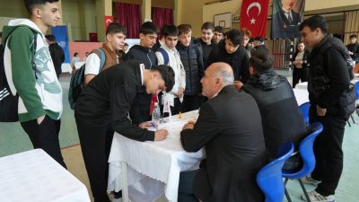 Sanayi kenti Kocaeli'de nitelikli iş gücü bulmakta zorlanan sektör temsilcileri,