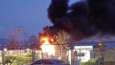 Kocaeli’nin İzmit ilçesinde bir otelin bahçesinde park halinde bulunan karavanda