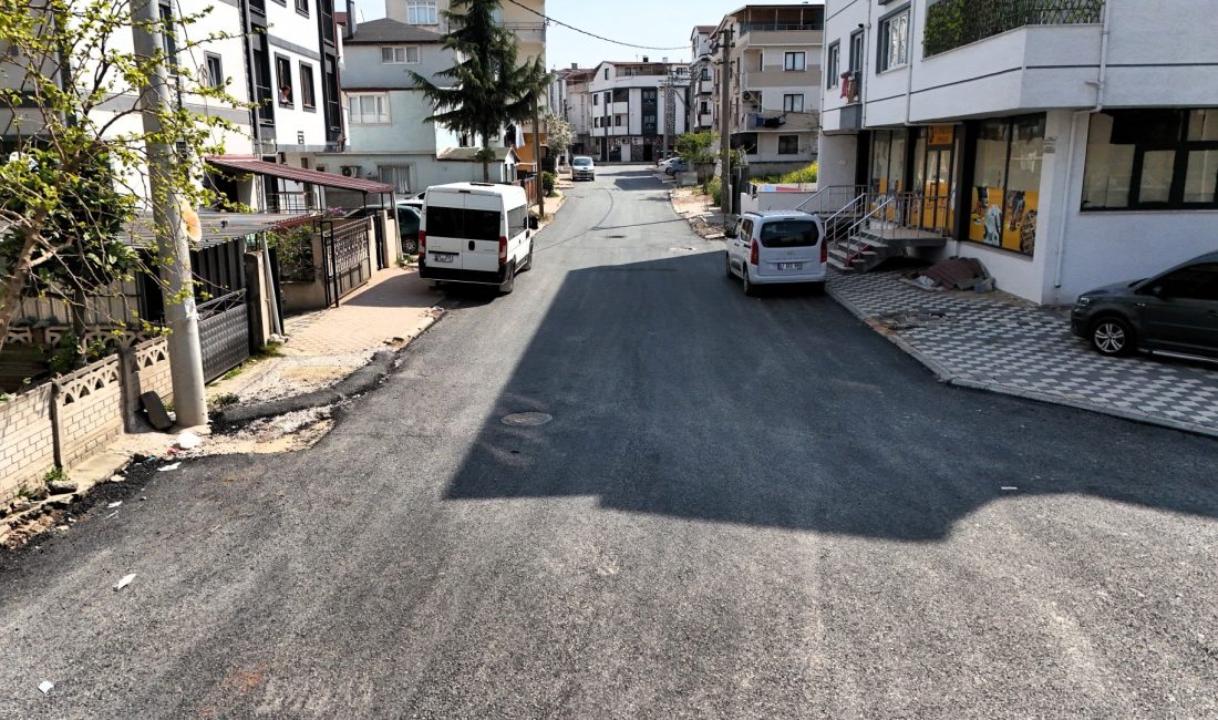 Kocaeli Büyükşehir Belediyesi, altyapı çalışmaları nedeniyle bozulan yollarda yenileme çalışmalarını