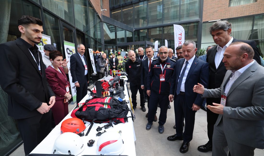 Kocaeli Büyükşehir Belediye Başkanı Tahir Büyükakın, İtfaiye İstişare Toplantısı ve