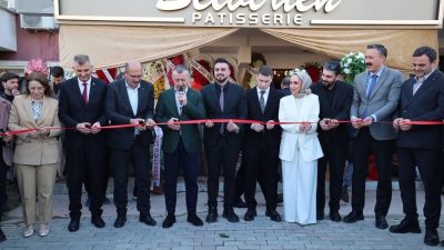 Kocaeli Büyükşehir Belediye Başkanı Tahir Büyükakın, Gölcük’te Selviden Patisserie’nin, Başiskele’de