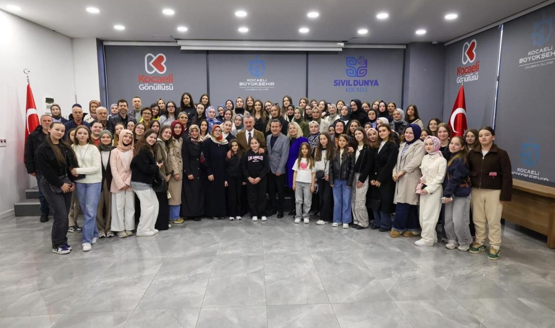 Kocaeli Büyükşehir Belediye Başkanı Tahir Büyükakın, Ramazan ayında bir araya