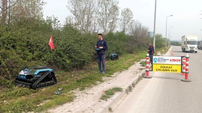 Kocaeli Büyükşehir Belediyesi’nin sahadaki güçlü ekipmanlarından “Çalı Canavarı”, kent genelinde