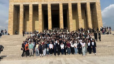 İzmit Belediyesi Çınar Akademi’nin Ankara gezisi, öğrencilerin hem hedeflerini netleştirdi