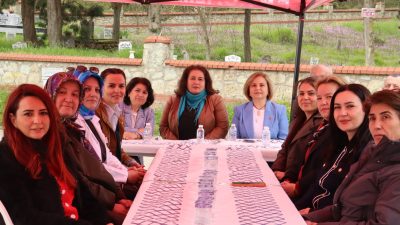 İZMEK’in Çubuklubala Kurs Merkezi’nde eğitim alan kursiyerler, mahallelerine kazandırılan bu