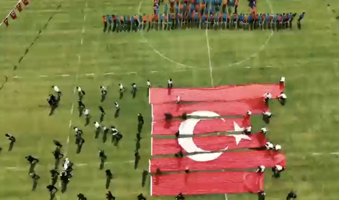 Dezenformasyonla Mücadele Merkezi,Kocaeli'nin Körfez ilçesindeki 23 Nisan kutlamalarında Türk bayrağına