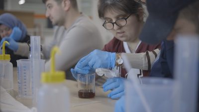 Kocaeli Büyükşehir Belediyesi bünyesinde hizmet veren Gonca Engelsiz Yaşam Merkezi,