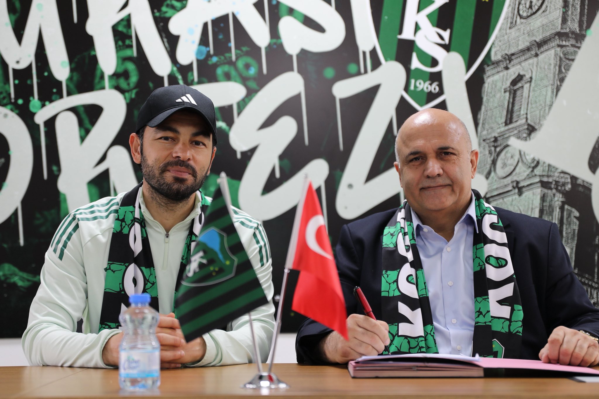 Kocaelispor ile Selçuk İnan arasında gerçekleştirilen görüşme sonrasında sözleşmesi 2028'e