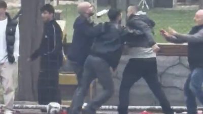 Kocaeli'nin Derince ilçesinde oynanan U11 Ligi müsabakasının ardından sahaya giren