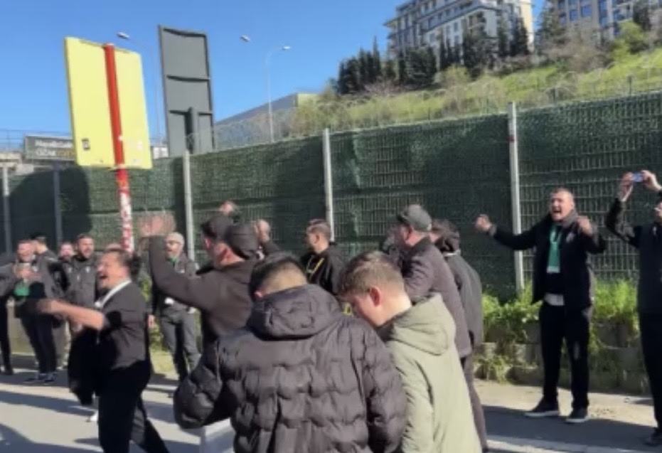 Kocaelispor taraftarı, Galatasaray karşılaşması için 41 otobüs, RAMS Park'a geldi.