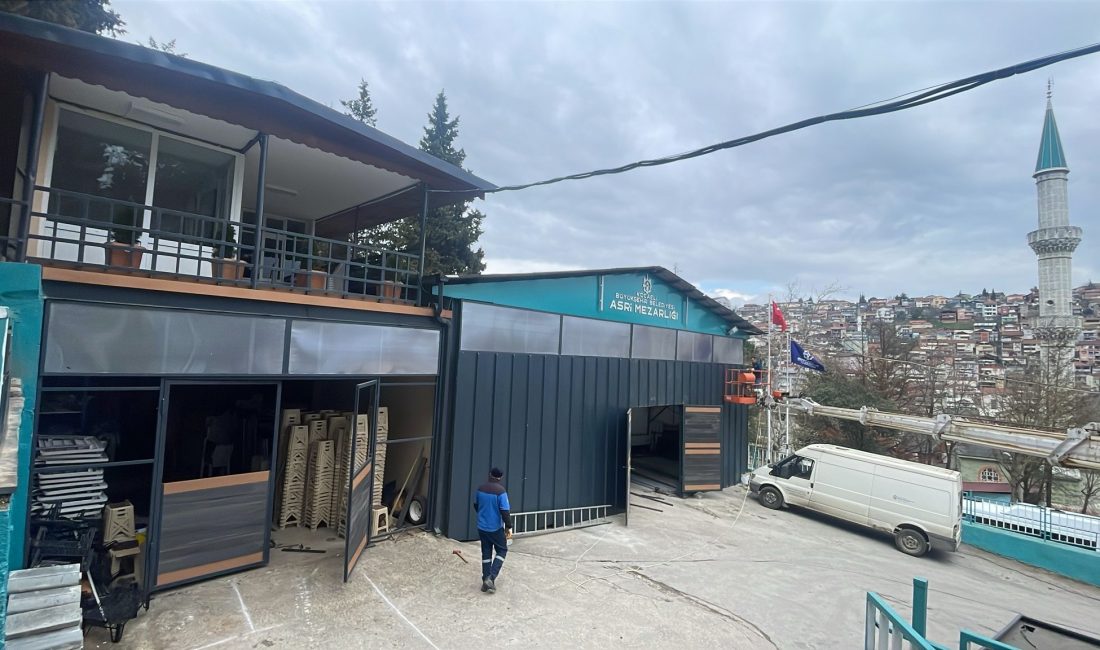 Kocaeli Büyükşehir Belediyesi, Asri Mezarlık’ta yürüttüğü bakım, onarım ve yenileme