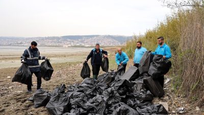 Kocaeli Büyükşehir Belediyesi’nin Mavi Takım ekipleri, sürdürülebilir çevre hedefi doğrultusunda