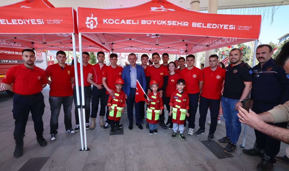 Kocaeli Büyükşehir Belediye Başkanı Tahir Büyükakın, Milli İrade Meydanı’nda kurulan