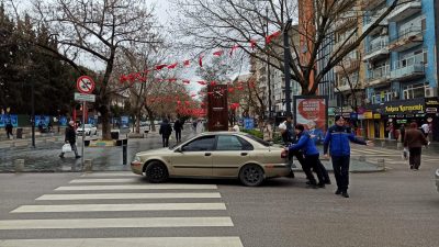 Kocaeli Büyükşehir Belediyesi’ne bağlı zabıta ekipleri yalnızca denetim göreviyle değil,