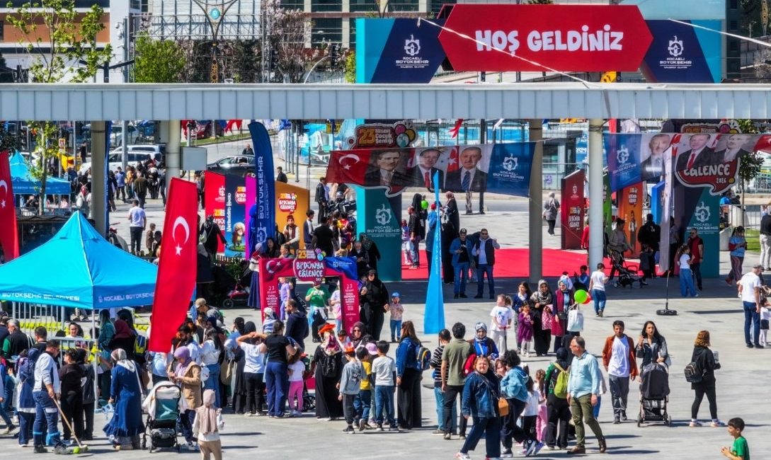 Büyükşehir Belediyesi’nin İzmit Milli İrade Meydanı’nda gerçekleştirdiği 23 Nisan Çocuk