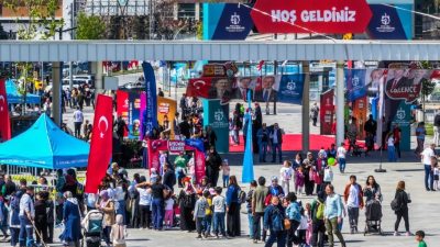 Büyükşehir Belediyesi’nin İzmit Milli İrade Meydanı’nda gerçekleştirdiği 23 Nisan Çocuk
