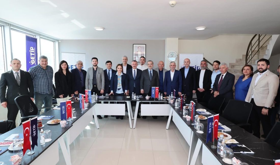 Kocaeli Büyükşehir Belediye Başkanı Tahir Büyükakın ve AK Parti Kocaeli