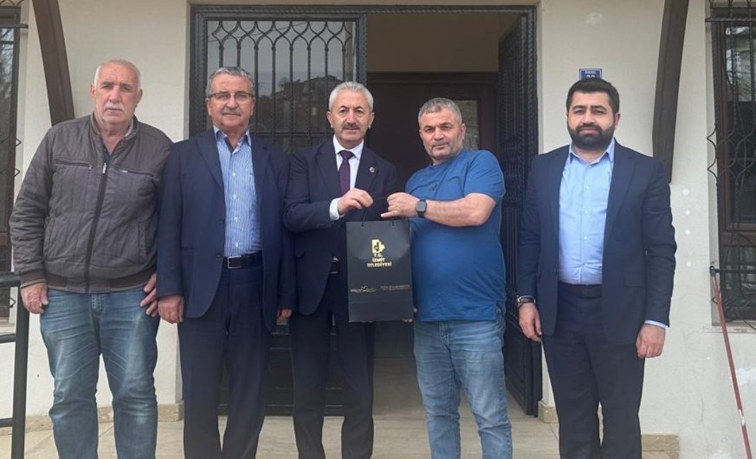 İzmit Belediyesi heyeti, Çubuklu Osmaniye Mahalle Muhtarı Nurettin Güneş ile