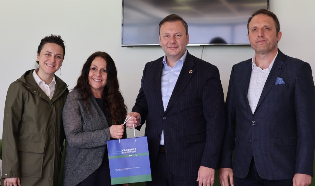 Kütüphane Haftası etkinlikleri kapsamında Kartepe Belediyesi, çocukları kitapların büyülü dünyasıyla