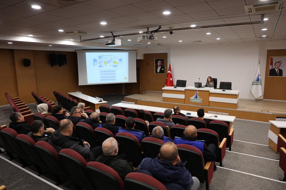 Kartepe Belediyesi, düzenlediği personel seminerlerinde; kriz anlarında iletişim yönetimi ve