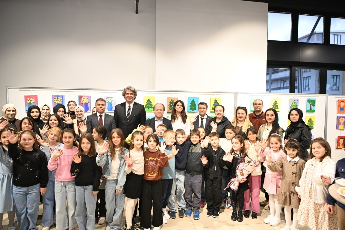 Kartepe Belediyesi Sanat Evi, çocukların hayal dünyasını yansıtan bir sergiye