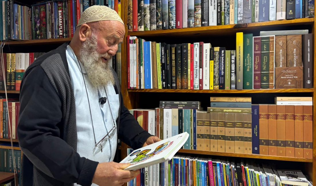 Kocaeli’de yaşayan ve kitap sevgisiyle çevresine ilham veren 68 yaşındaki