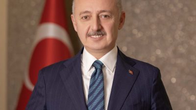 Kocaeli Büyükşehir Belediye Başkanı Tahir Büyükakın, yayımladığı mesajla Türkiye Büyük