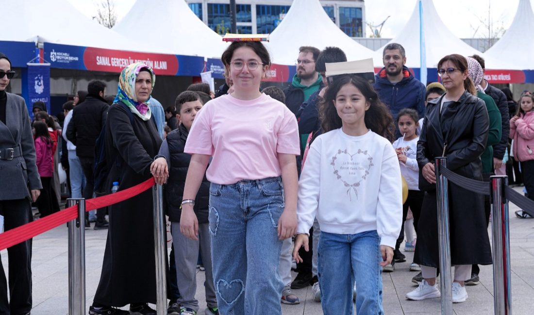 Kocaeli Büyükşehir Belediyesi’nin İzmit Milli İrade Meydanı’nda düzenlediği 23 Nisan