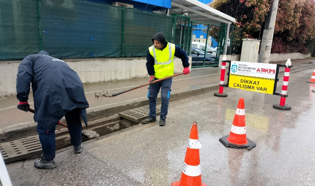 Kocaeli Büyükşehir Belediyesi ekipleri, kent genelinde etkisini gösteren yağışlarla birlikte