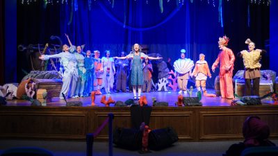 Halkevi Gençlik Merkezi Gösteri Sanatları Kulübü öğrencileri tarafından sahnelenen “Körfezin