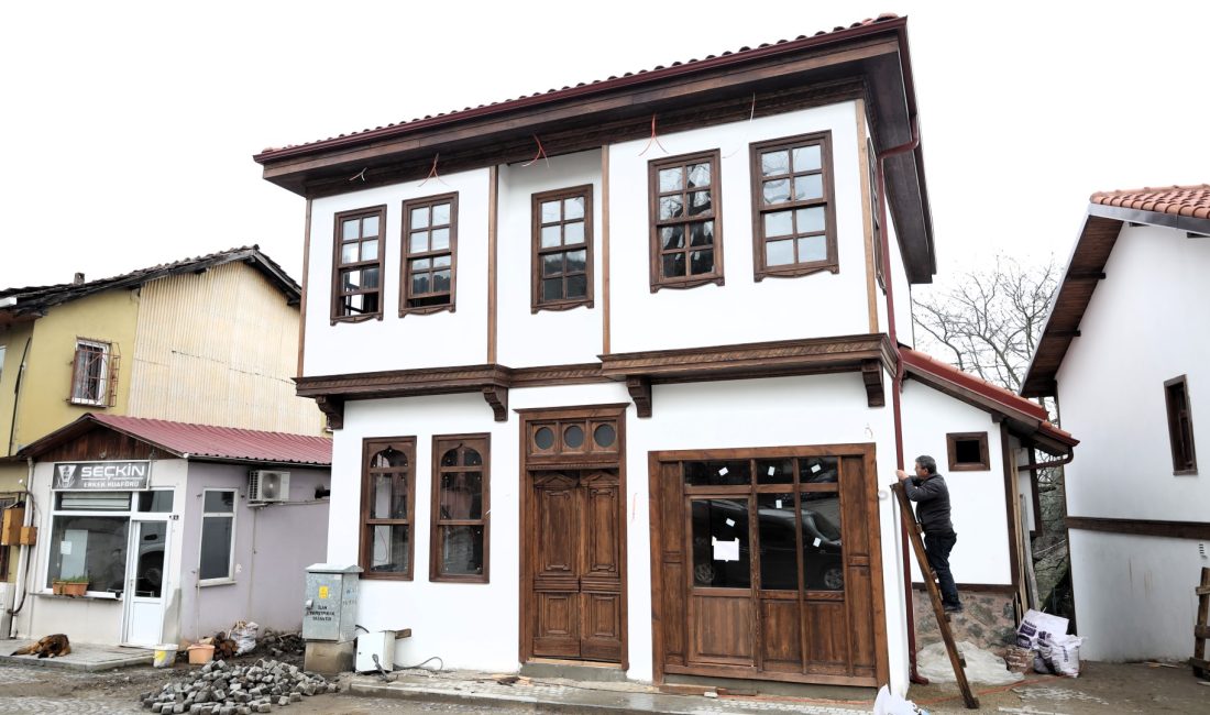 Kocaeli Büyükşehir Belediyesi, kentin geçmişine tanıklık eden yapıları restore ederek