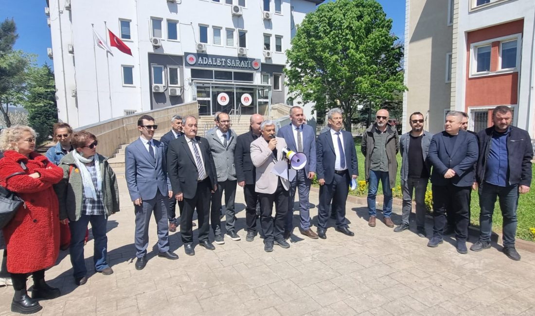 Kocaeli’de 23 Nisan töreninde bayrağa saygısızlık yapıldığı iddiası sendikalar tarafından