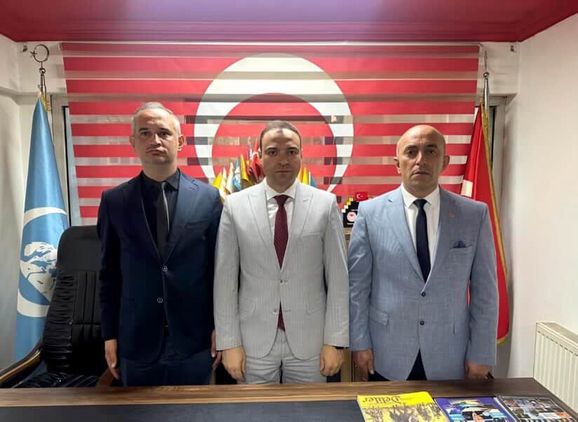 Derince Ülkü Ocakları’nda devir teslim töreni gerçekleştirildi. Yasin Pazar görevini