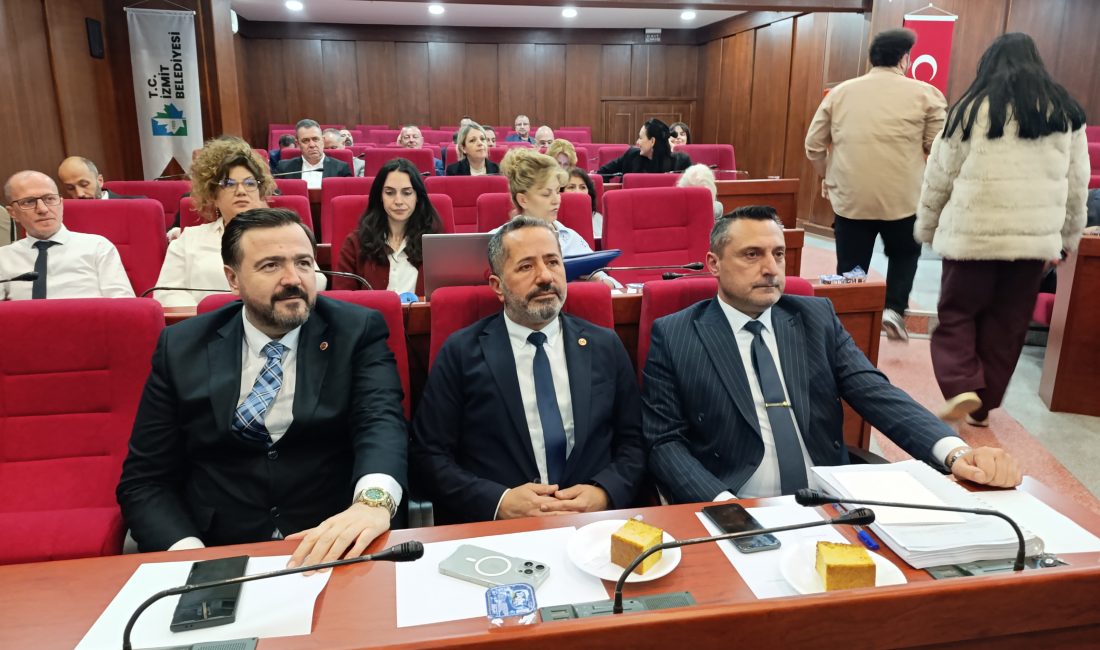 İzmit Belediye Meclisi’nde MHP grubu, belediyenin ÖZEK Prodüksiyon’dan aldığı hizmetlere