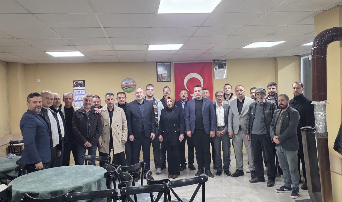 Milliyetçi Hareket Partisi (MHP) İzmit İlçe Başkanı İlker Kazan, yöneticileri