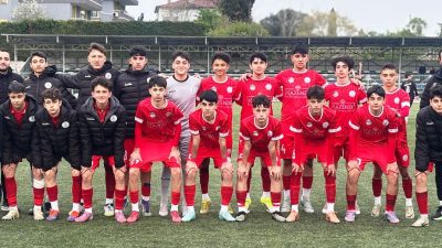 Körfez Gençlerbirliği Spor Kulübü U13 Liginde mücadele den futbol takımı