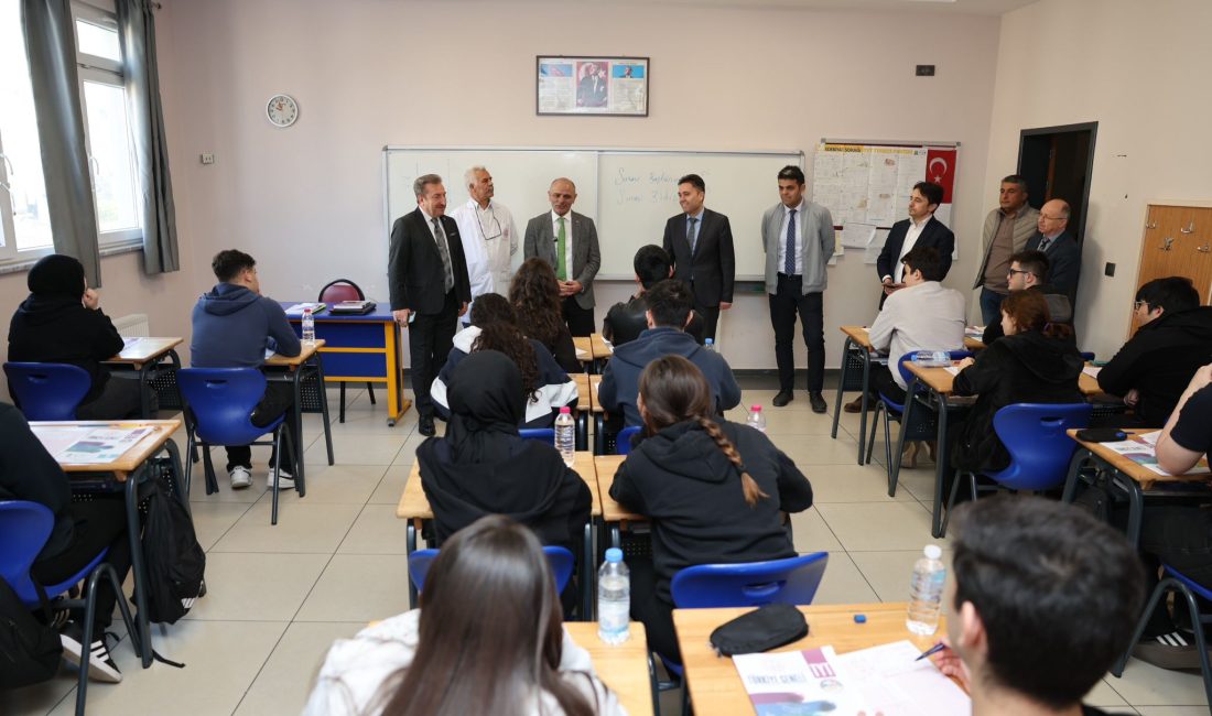 Körfez Belediyesi, eğitim alanındaki destek çalışmalarını aralıksız sürdürüyor. Belediye Başkanı