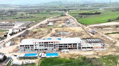 Kocaeli Büyükşehir Belediyesi’nin Körfez Sevindikli’de inşa ettiği dev spor tesisinde