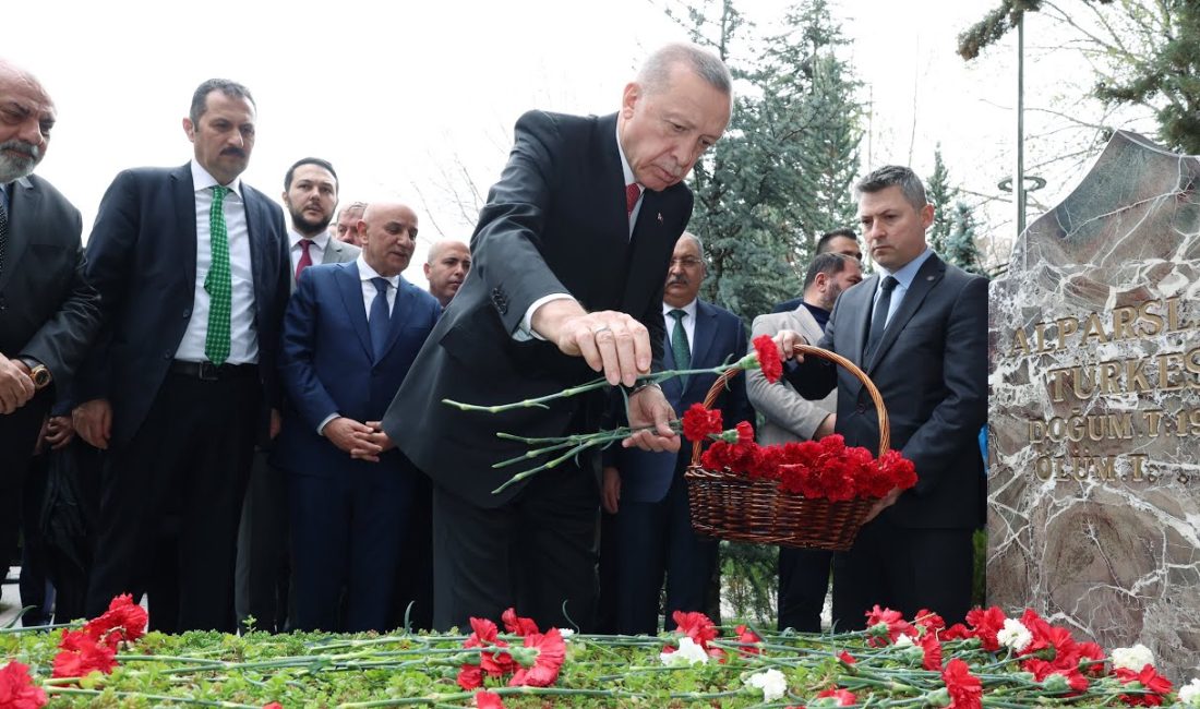 Cumhurbaşkanı Recep Tayyip Erdoğan, Alparslan Türkeş'in vefatının 29'uncu yıl dönümü