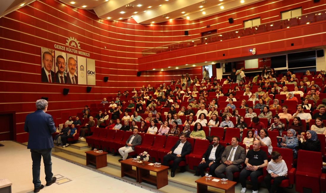 Gebze Kültür Sanat Etkinlikleri kapsamında düzenlenen “Edebiyat Edepten Gelir” söyleşisinde