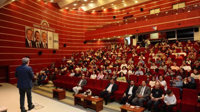 Gebze Kültür Sanat Etkinlikleri kapsamında düzenlenen “Edebiyat Edepten Gelir” söyleşisinde
