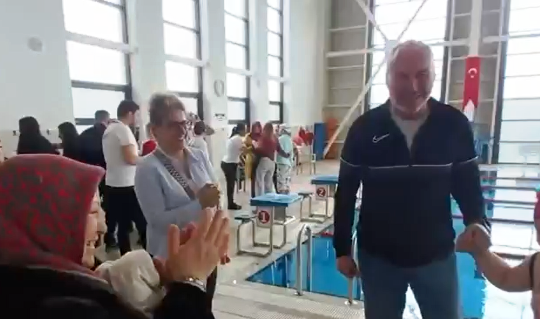 Körfez Belediyesi özel sporcularından Bahar Demirci Okul Sporları Kocaeli Yüzme
