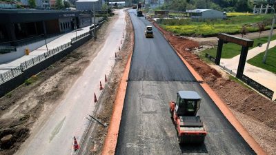 Kocaeli Büyükşehir Belediyesi, kent genelinde gerçekleştirdiği üstyapı yatırımlarıyla hem yol