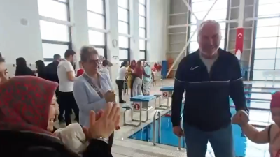 Körfez Belediyesi özel sporcularından Bahar Demirci Okul Sporları Kocaeli Yüzme